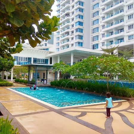 Putra 1 Pool Homestay Bandar Seri Putra Kampong Sungai Buah Bagian luar foto