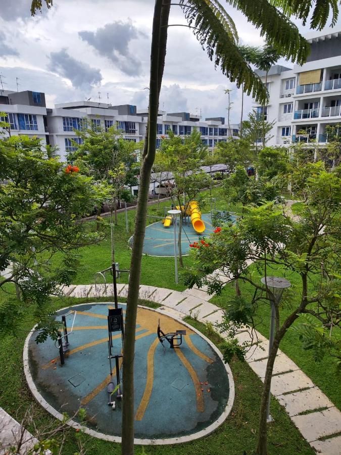 Putra 1 Pool Homestay Bandar Seri Putra Kampong Sungai Buah Bagian luar foto