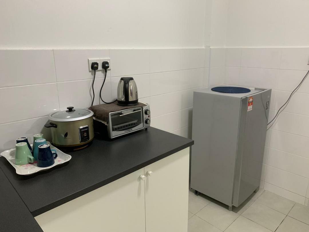 Putra 1 Pool Homestay Bandar Seri Putra Kampong Sungai Buah Bagian luar foto