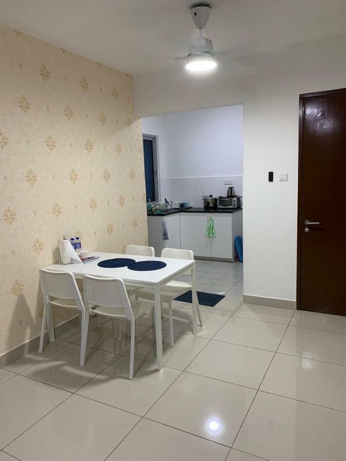 Putra 1 Pool Homestay Bandar Seri Putra Kampong Sungai Buah Bagian luar foto