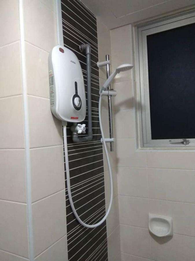 Putra 1 Pool Homestay Bandar Seri Putra Kampong Sungai Buah Bagian luar foto